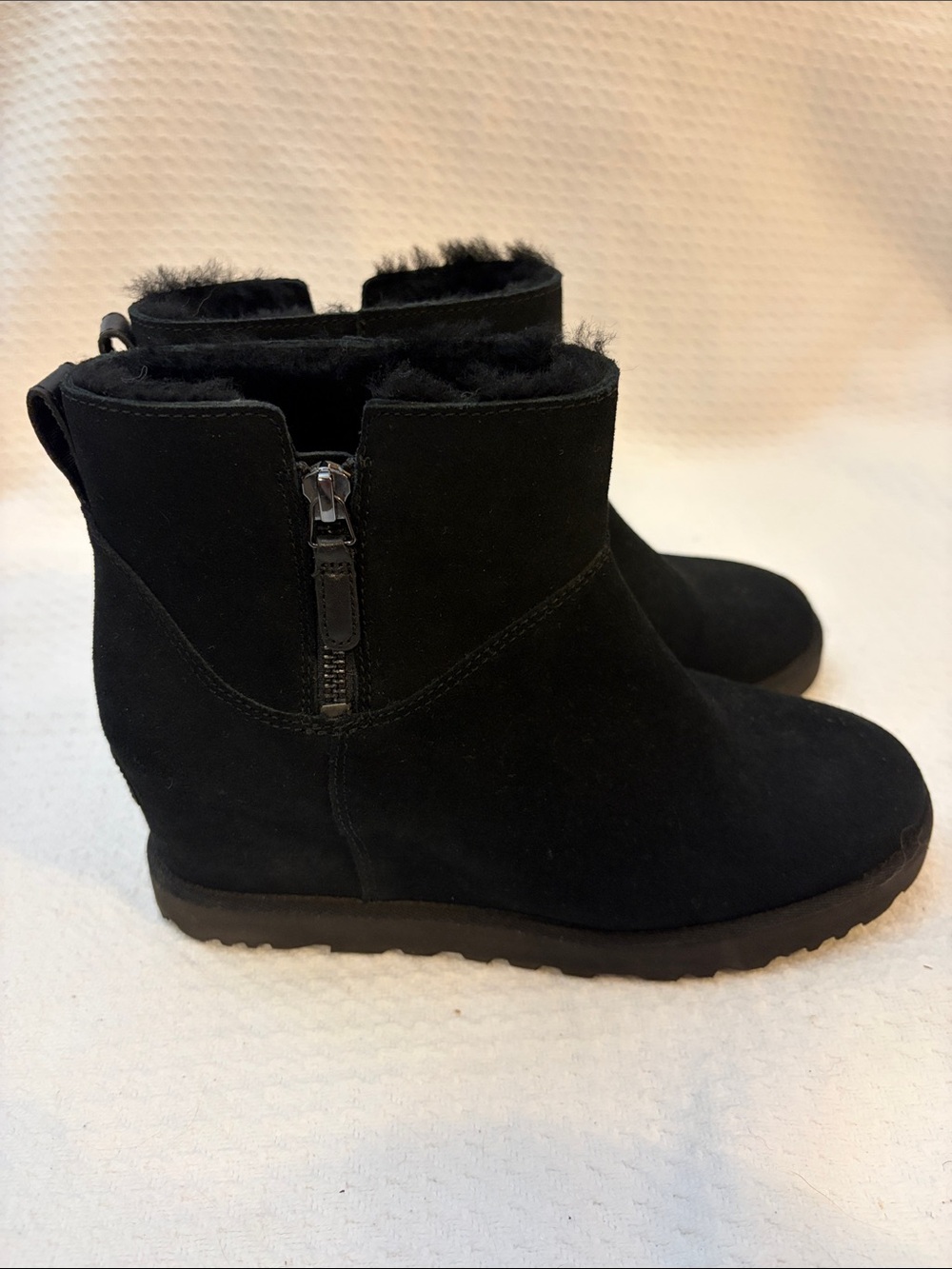 Ugg Classic Femme Mini Zip Black Suede Fur Lined Wedge Ankle Boot W Size 7.5